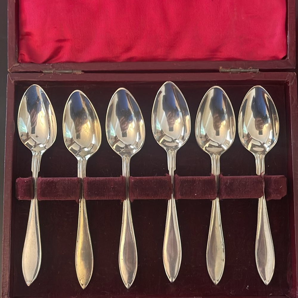 Vintage demitasse espresso coffee spoons in English Silver Plate.
